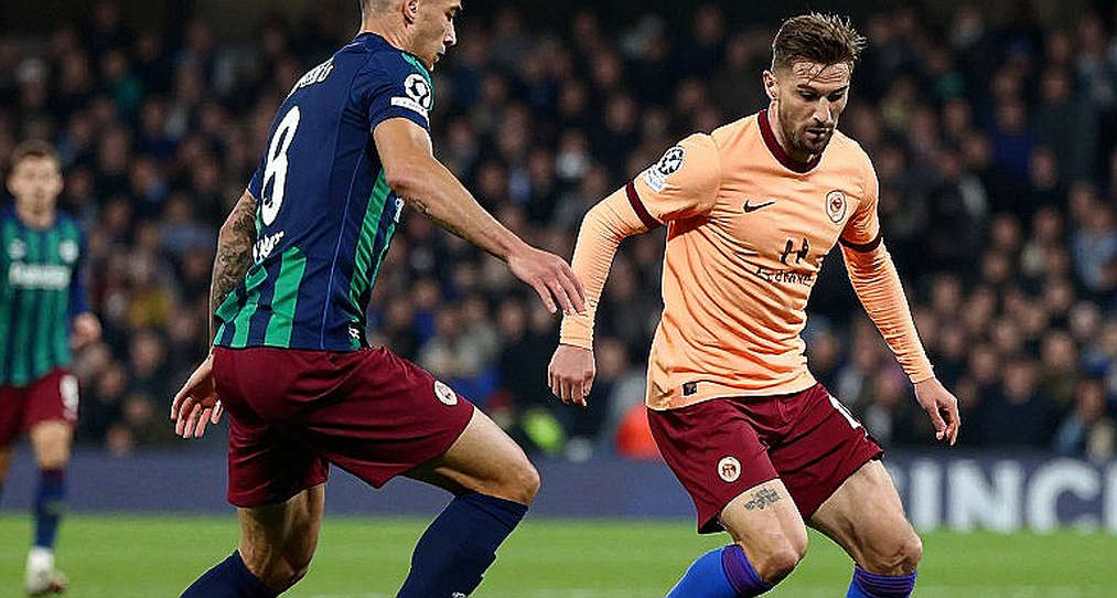 Michael Carrick và 70 phút hơn người ở Old Trafford: Khoảng trống nằm ở ghế dự bị Michael Carrick và 70 phút hơn người ở Old Trafford: Khoảng trống nằm ở ghế dự bị