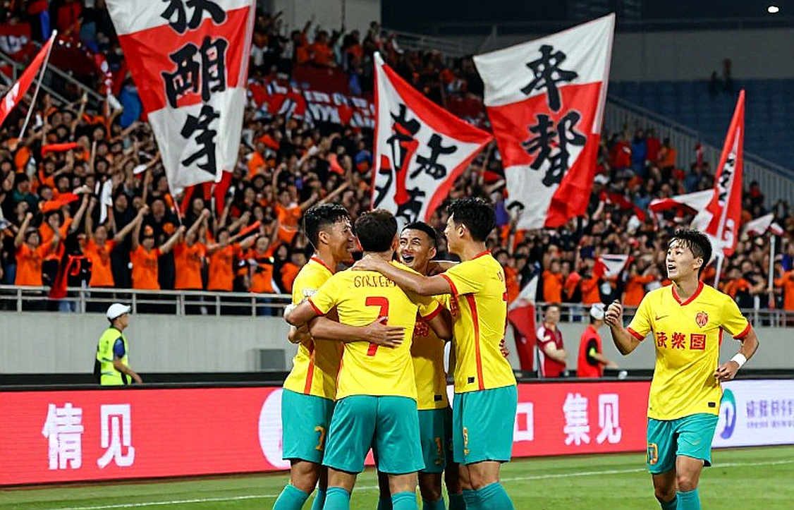 Transfer Window and the Viet Kieu Fever: Filtering Noise with Evidence, or Pushing Ourselves into a Corner? Transfer Window and the Viet Kieu Fever: Filtering Noise with Evidence, or Pushing Ourselves into a Corner?
