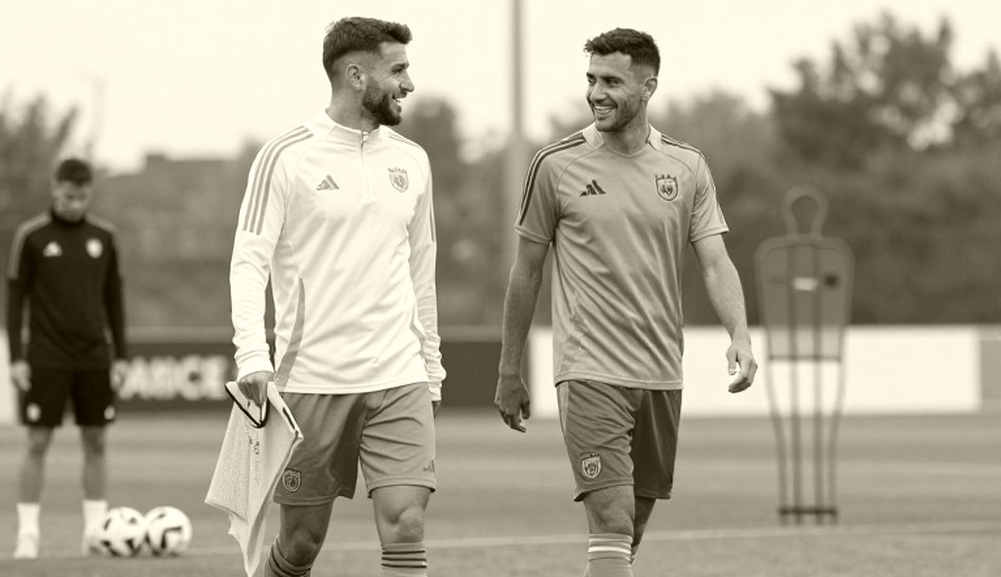 Ba cái tên trước khi cửa sổ chuyển nhượng Persib khép lại: Benzema, cựu sao Man United và một thủ môn