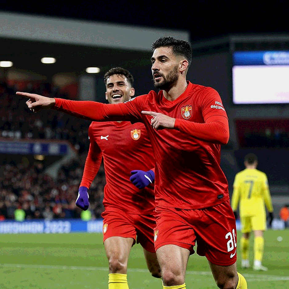 The 1m90 Vietnamese-American Center-Back: A Solution for Vietnam's Defensive Puzzle, or Just a Morale Boost? The 1m90 Vietnamese-American Center-Back: A Solution for Vietnam's Defensive Puzzle, or Just a Morale Boost?