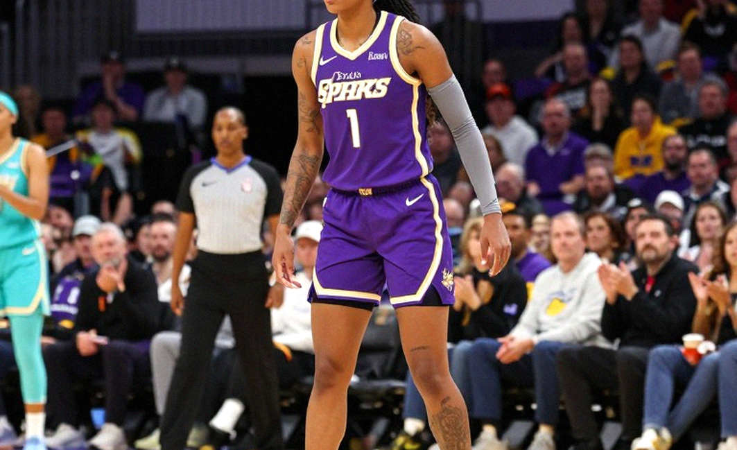 Lakers chuyển dịch sang hợp đồng dài hạn: Canh bạc của Pelinka giữa cuộc đua vô địch NBA Lakers chuyển dịch sang hợp đồng dài hạn: Canh bạc của Pelinka giữa cuộc đua vô địch NBA