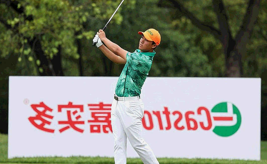 Smart Ball Sleeve Mới Của Martin Chuck: Giải Pháp Huấn Luyện Swing Không Phiền Pha Giúp Kết Nối Tay Và Thân Trong Động Tác Vung Gậy Smart Ball Sleeve Mới Của Martin Chuck: Giải Pháp Huấn Luyện Swing Không Phiền Pha Giúp Kết Nối Tay Và Thân Trong Động Tác Vung Gậy