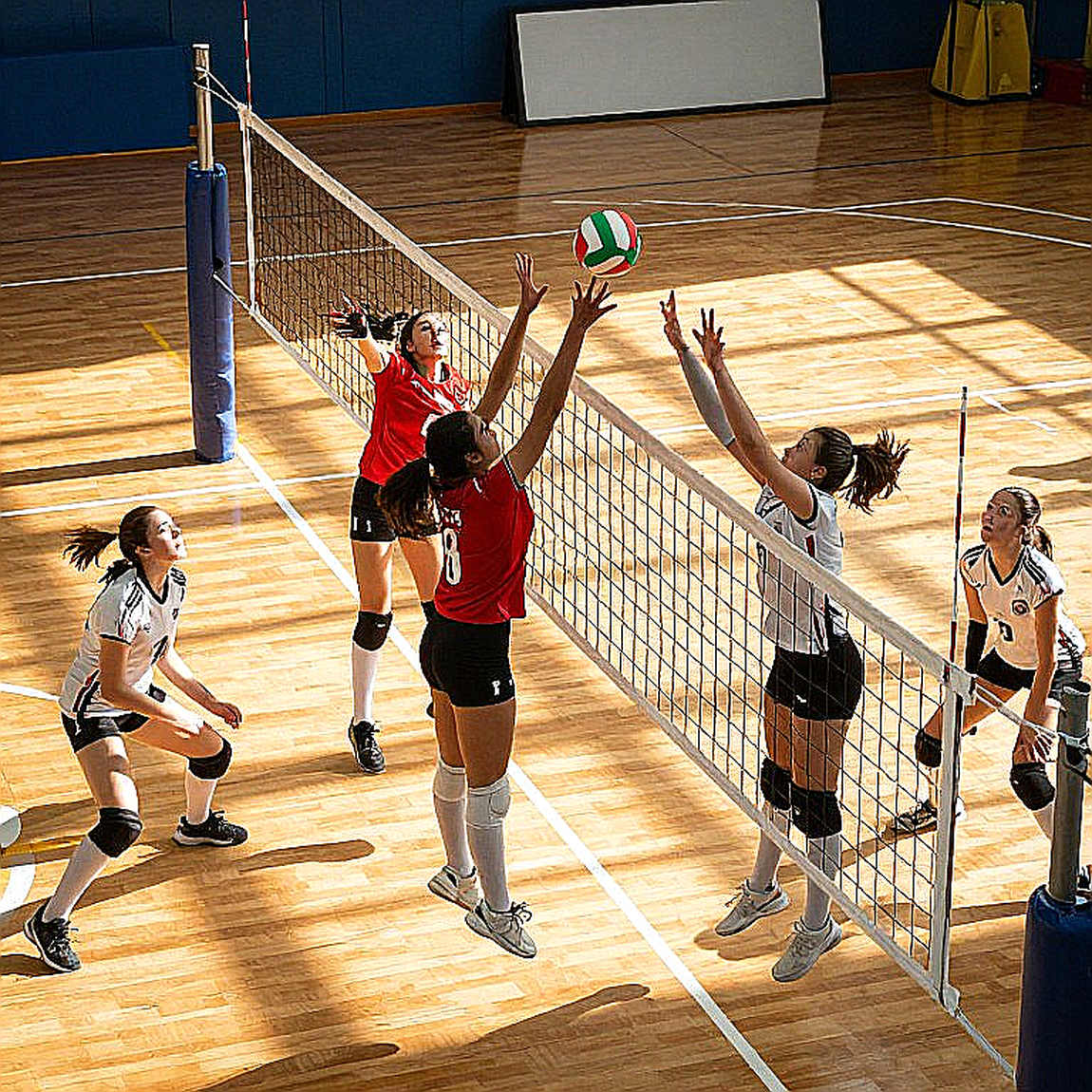 Tứ kết AVC 2026: Hàn Quốc phá dớp sau bốn hiệp nghẹt thở, Trung Quốc chắn 17 lần vẫn dừng bước Tứ kết AVC 2026: Hàn Quốc phá dớp sau bốn hiệp nghẹt thở, Trung Quốc chắn 17 lần vẫn dừng bước