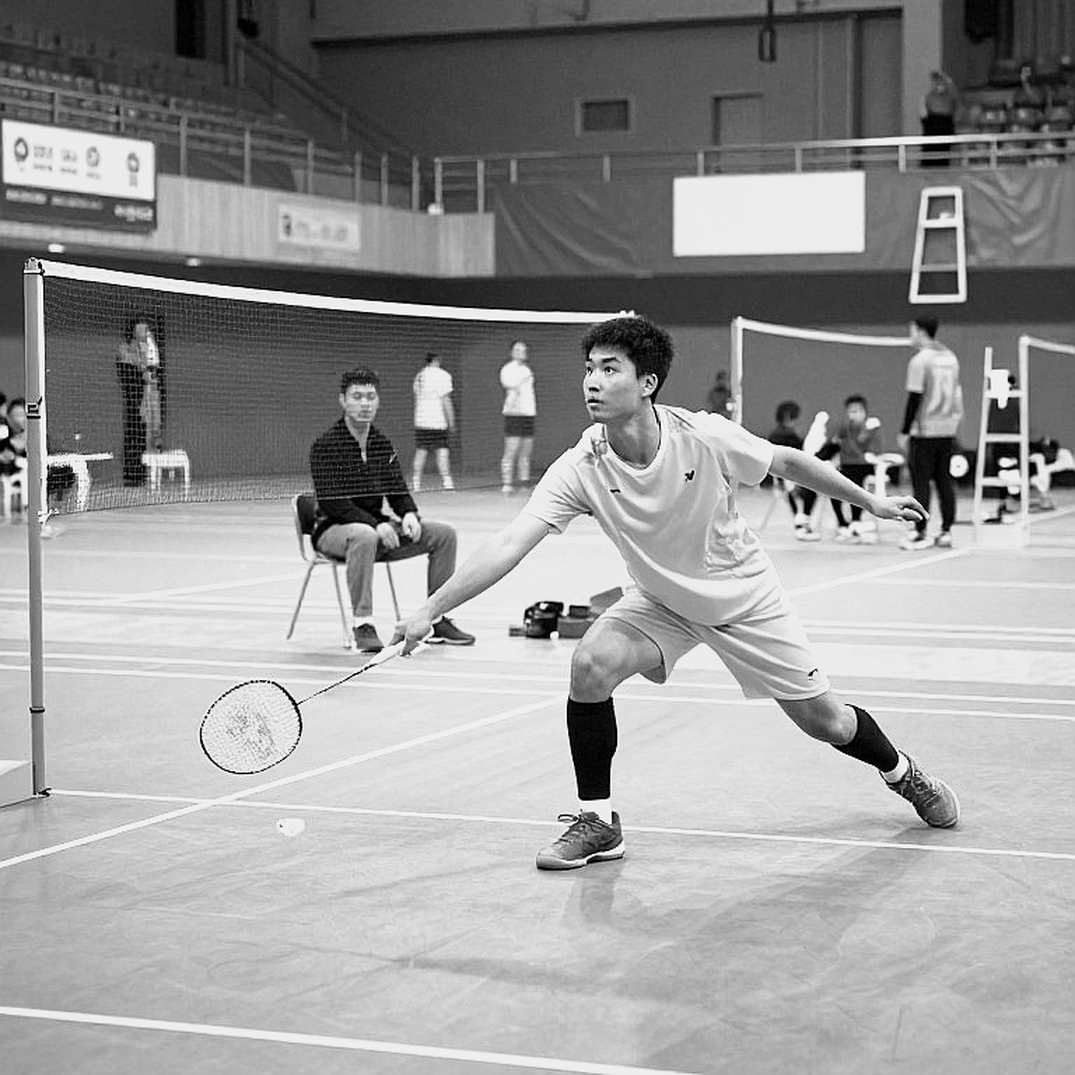 565 km/h chưa từng thắng một trận nào: Trận chiến bốn gậy đầu tiên trong cầu lông hiện đại 565 km/h chưa từng thắng một trận nào: Trận chiến bốn gậy đầu tiên trong cầu lông hiện đại