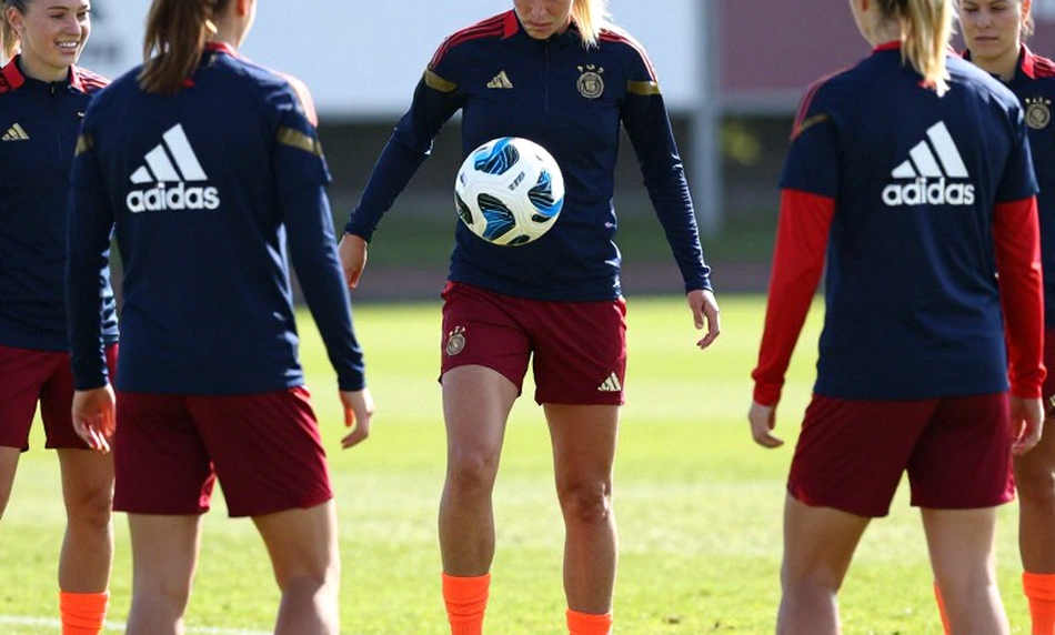 At the End of the Hallway in Barcelona: The Sigh of an 18-Year-Old Forward and the Lesson from Eusebio Sacristán