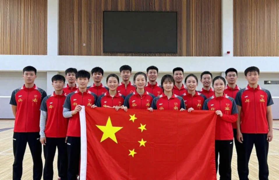 Alwi Farhan tập cùng Kento Momota trước Asian Games 2026: Nhịp cầu dài và khoảng lặng Tokyo
