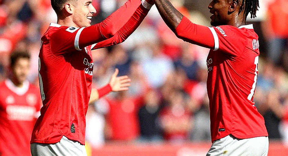 Đêm Old Trafford mất nhịp: từ 2-0 đến 2-3 và cậu bé mười lăm tuổi quay lưng Đêm Old Trafford mất nhịp: từ 2-0 đến 2-3 và cậu bé mười lăm tuổi quay lưng