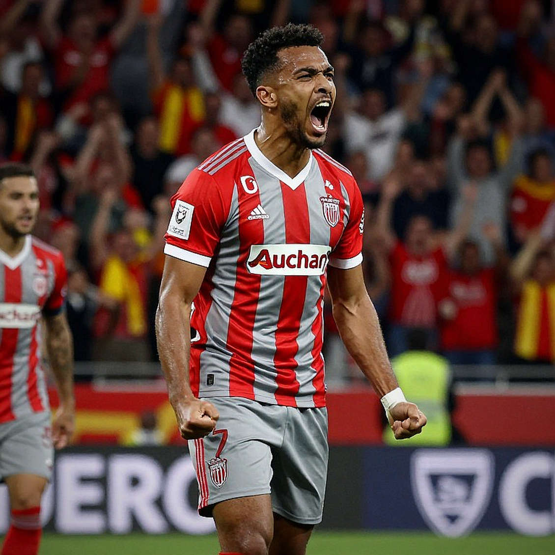 FIFA buộc Thanh Hóa trả 305.000 USD: khi án phạt không rơi vào người gây ra nó FIFA buộc Thanh Hóa trả 305.000 USD: khi án phạt không rơi vào người gây ra nó