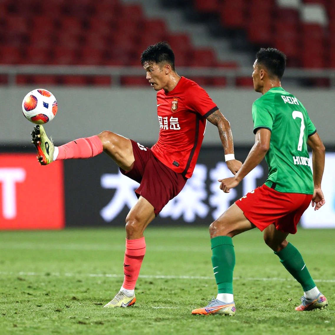 HLV Kim Sang Sik tất bật trước thềm FIFA ASEAN Cup 2026: Bài toán tuyến giữa và áp lực ngôi vương