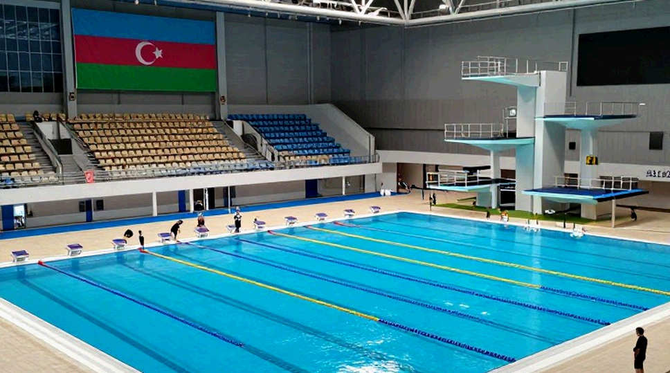Bên dưới kim tự tháp bơi lội Mỹ: 250 đứa trẻ và một suất huấn luyện viên mùa hè